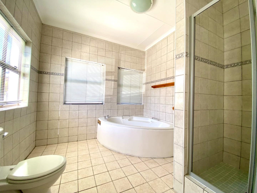 7 Bedroom Property for Sale in Myburgh Park Western Cape